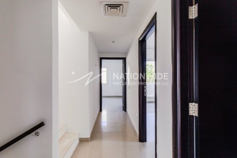 5 dormitorios Villa en Abu Dhabi, UAE No. 3928 9