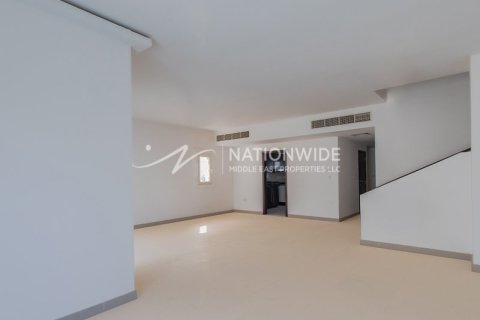 5 bedrooms Villa in Abu Dhabi, UAE No. 3928 10