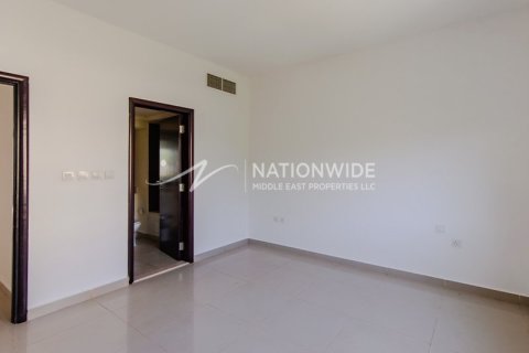 5 bedrooms Villa in Abu Dhabi, UAE No. 3928 5