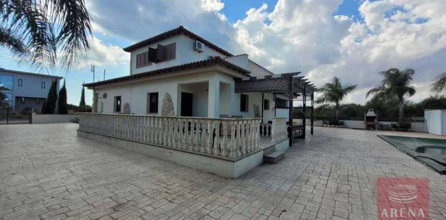 5 dormitorios Villa en Paralimni, Cyprus No. 75130