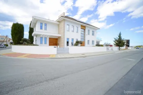 5 dormitorios House en Dromolaxia, Cyprus No. 31433 1