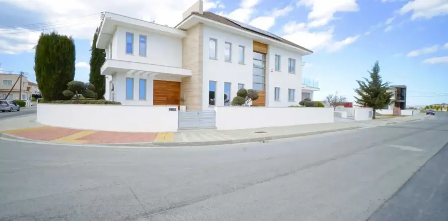 5 dormitorios House en Dromolaxia, Cyprus No. 31433