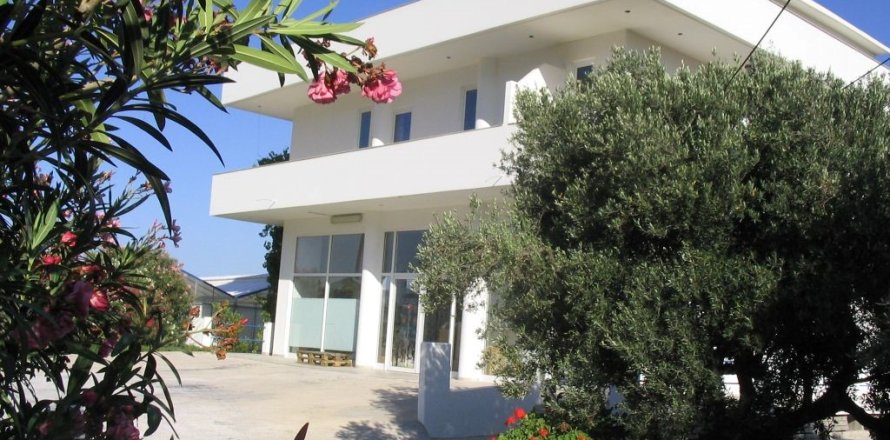 579m² Negocio en Ierapetra, Greece No. 57251