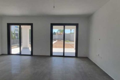 4 bedrooms Villa in Pyrgos, Cyprus No. 65390 7