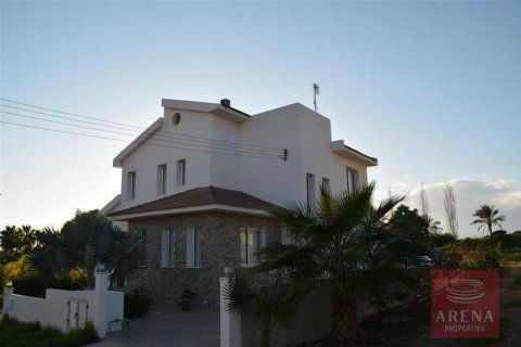 4 bedrooms Villa in Paralimni, Cyprus No. 71928 9