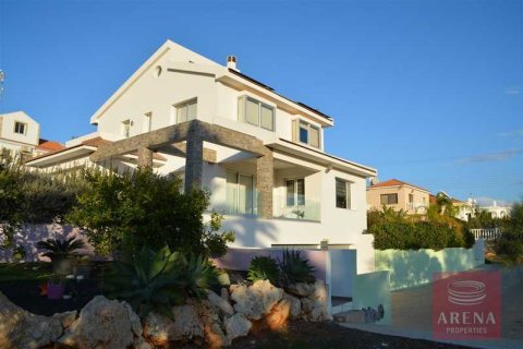 4 bedrooms Villa in Paralimni, Cyprus No. 71928 2