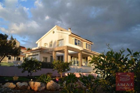 4 bedrooms Villa in Paralimni, Cyprus No. 71928 3