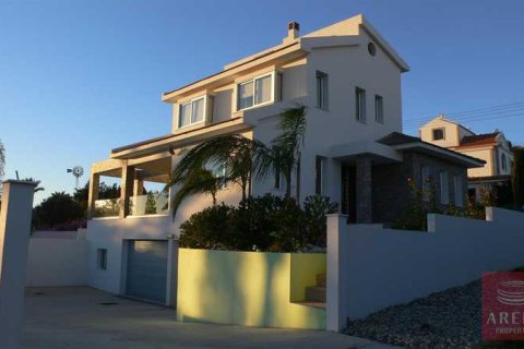 4 bedrooms Villa in Paralimni, Cyprus No. 71928 1