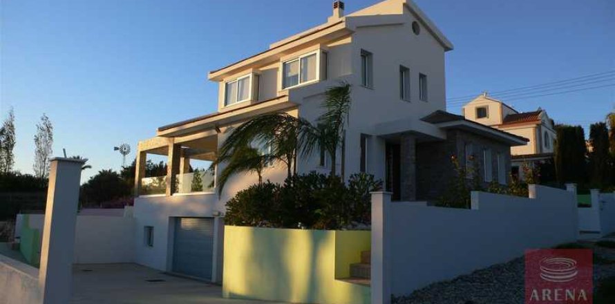 4 bedrooms Villa in Paralimni, Cyprus No. 71928