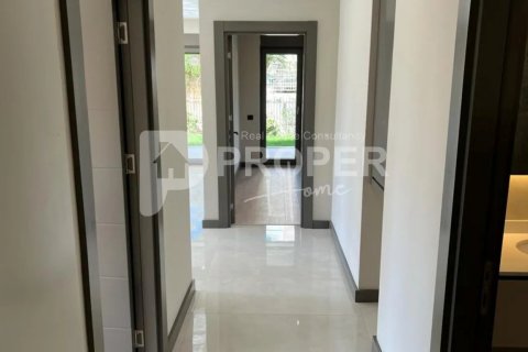 4 rooms Appartement à Muratpasa, Turkey No. 12830 9