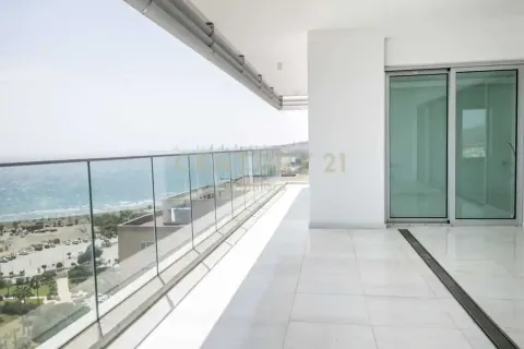 3 bedrooms Apartment in Pyrgos, Cyprus No. 41373 1