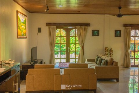 3 bedrooms Villa in Legian, Indonesia No. 23494 4