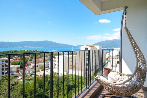 2 dormitorios Apartment en Tivat, Montenegro No. 66714 4