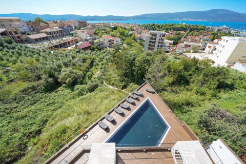 2 dormitorios Apartment en Tivat, Montenegro No. 66714 1