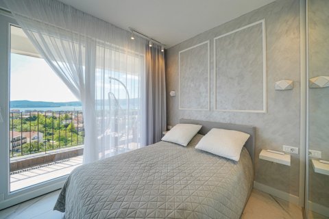 2 dormitorios Apartment en Tivat, Montenegro No. 66714 12