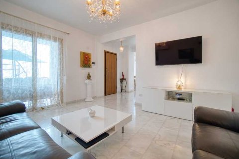 4 bedrooms Villa in Chloraka, Cyprus No. 62493 7