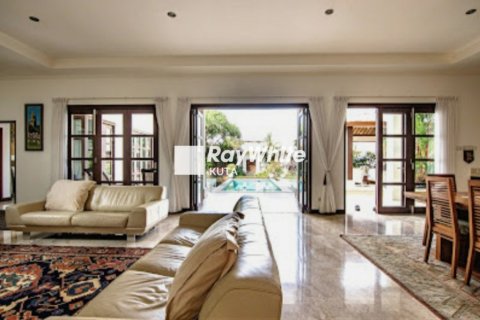 3 bedrooms Villa in Jimbaran, Indonesia No. 23029 13