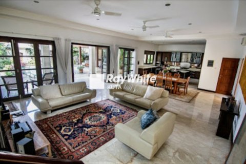 3 bedrooms Villa in Jimbaran, Indonesia No. 23029 12