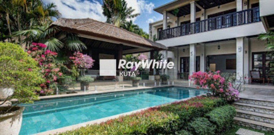 3 bedrooms Villa in Jimbaran, Indonesia No. 23029