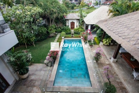 3 bedrooms Villa in Jimbaran, Indonesia No. 23029 11