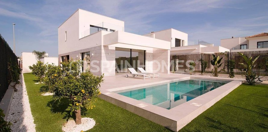 3 bedrooms Villa in Los Montesinos, Spain No. 25750