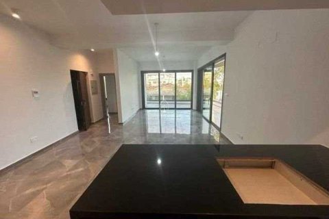 3 bedrooms Apartment in Limassol, Cyprus No. 77599 1