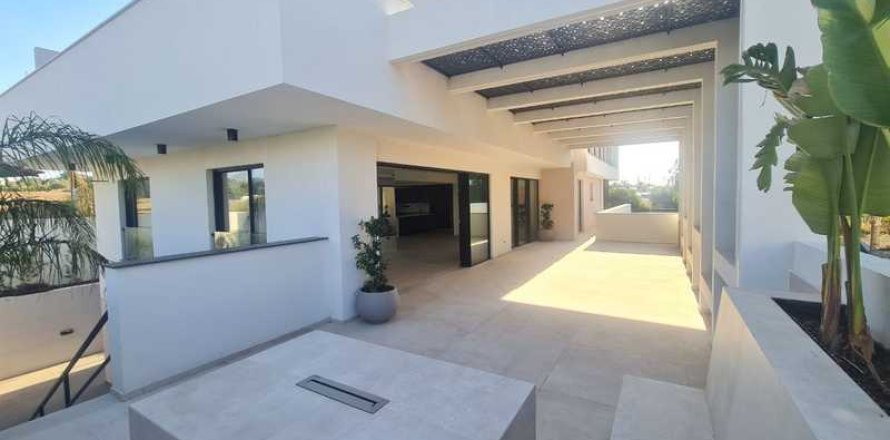 7 dormitorios Villa en Latsia, Cyprus No. 63089