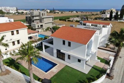 4 dormitorios House en Larnaca, Cyprus No. 72811 2