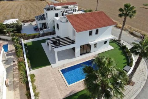 4 dormitorios House en Larnaca, Cyprus No. 72811 1