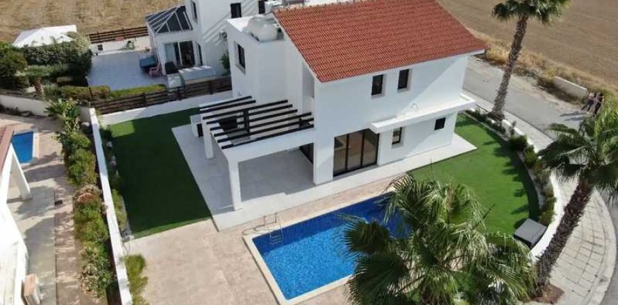 4 dormitorios House en Larnaca, Cyprus No. 72811