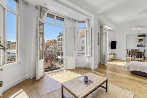 3 dormitorios Apartment en Cannes, France No. 68030 1