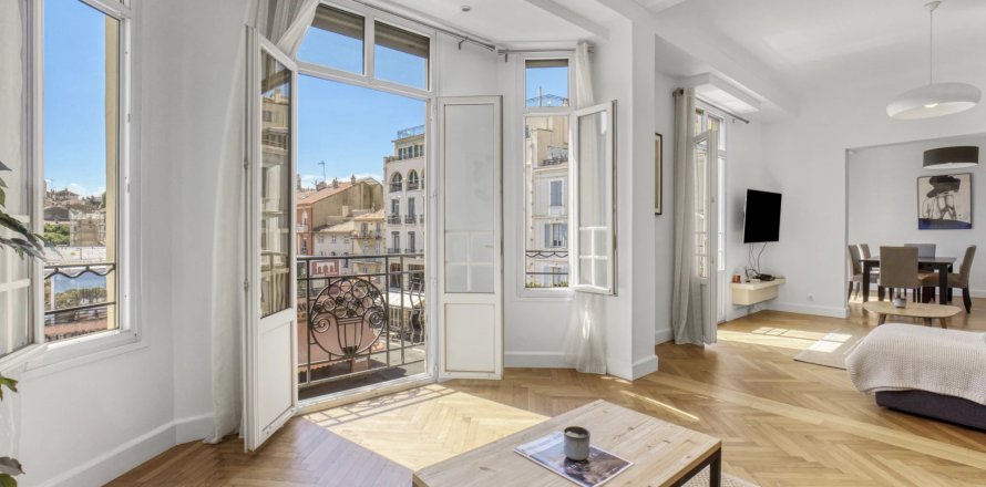 3 dormitorios Apartment en Cannes, France No. 68030