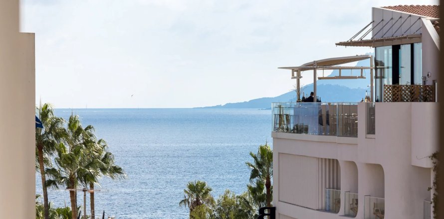 3 dormitorios Apartment en Cannes, France No. 68040