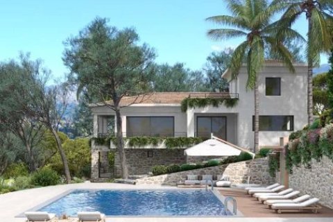 5 bedrooms Villa in Cannes, France No. 67340 4