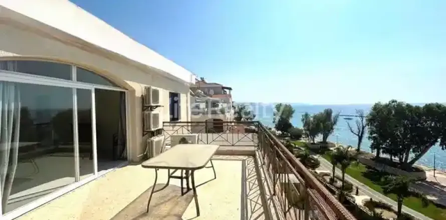 3 bedrooms Apartment in Germasogeia, Cyprus No. 32982