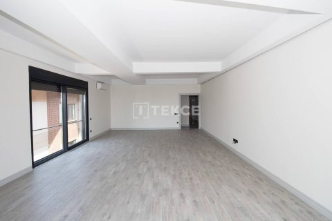 3+1 Apartment in Istanbul, Turkey No. 11283 9