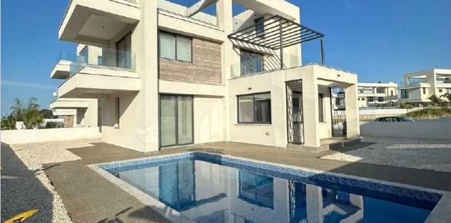 3 bedrooms Villa in Famagusta, Cyprus No. 62994