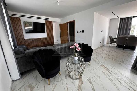 3 dormitorios Apartment en Paphos, Cyprus No. 65839 2