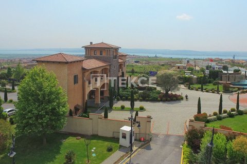 5+1 Villa en Bueyuekcekmece, Turkey No. 21859 2