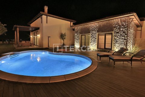 5+1 Villa en Bueyuekcekmece, Turkey No. 21859 24