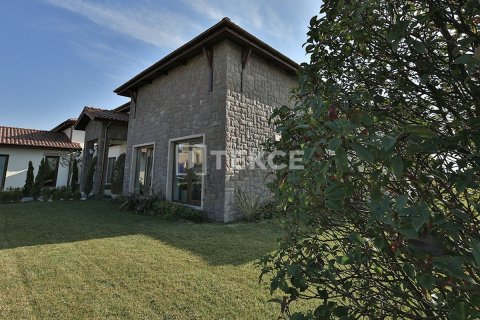 5+1 Villa in Bueyuekcekmece, Turkey No. 21859 25