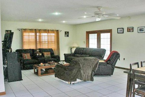 5 bedrooms Villa in Basseterre, Saint Kitts and Nevis No. 61561 3