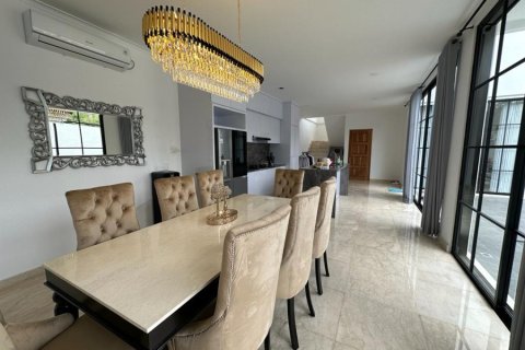 4 bedrooms Villa in Ungasan, Indonesia No. 23059 10