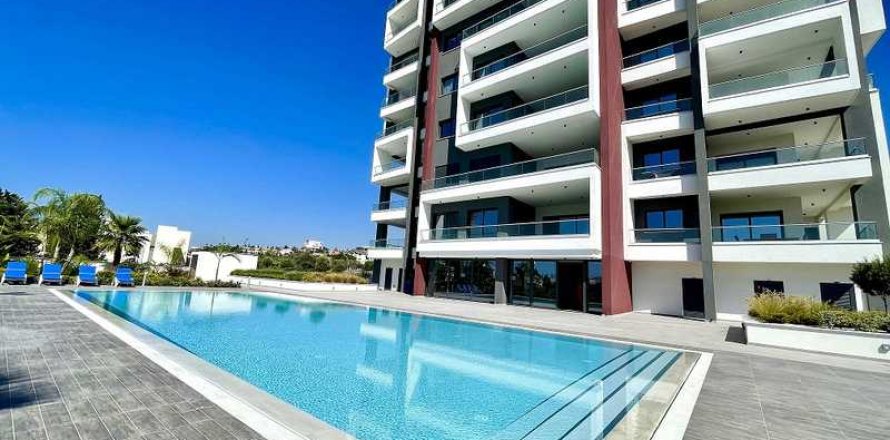 3 dormitorios Apartment en Mouttagiaka, Cyprus No. 76050