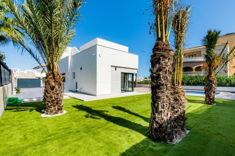 5 bedrooms Villa in Alicante, Spain No. 27762 2