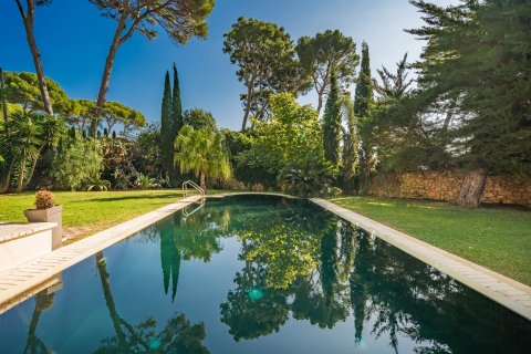 6 bedrooms Villa in Antibes, France No. 69131 2