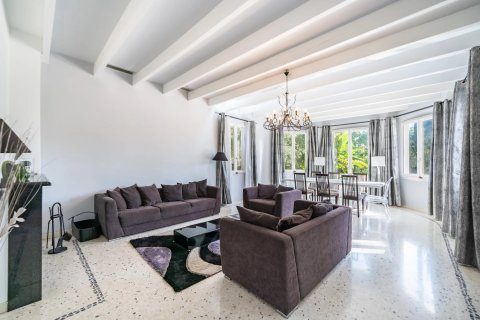 6 bedrooms Villa in Antibes, France No. 69131 5