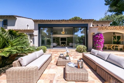 5 bedrooms Villa in Mougins, France No. 69128 4