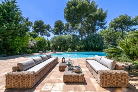 5 bedrooms Villa in Mougins, France No. 69128 3