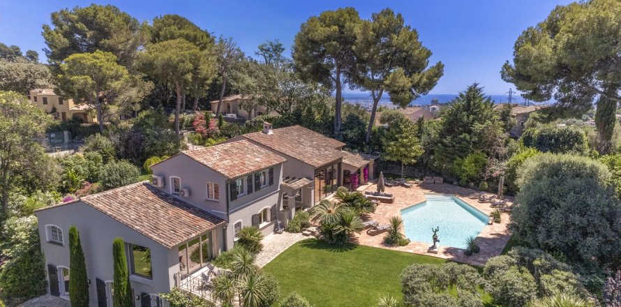 5 bedrooms Villa in Mougins, France No. 69128